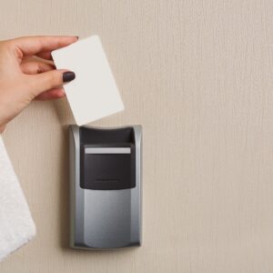 hand-inserting-key-card-in-electronic-lock-PUCJW39-min hand-inserting-key-card-in-electronic-lock